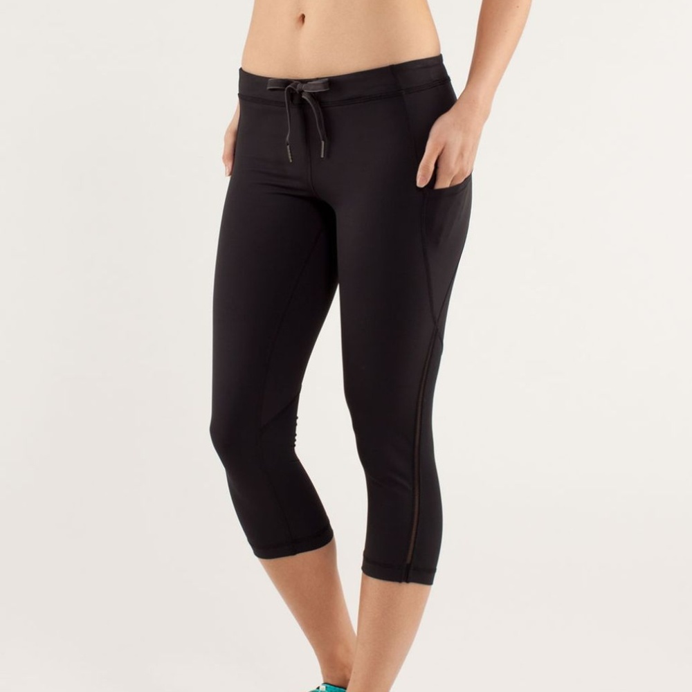 LULULEMON beach runner crops